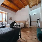 Opera House Oda ve Kahvaltı 3*