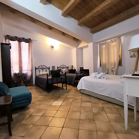 فندق مبيت وإفطار Opera House 3*