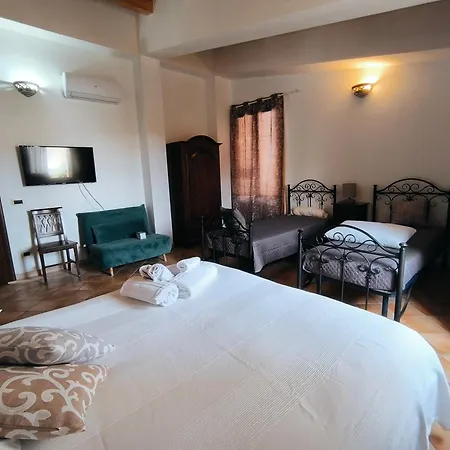 فندق مبيت وإفطار Opera House 3*