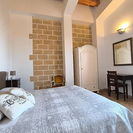 Opera House أفولا