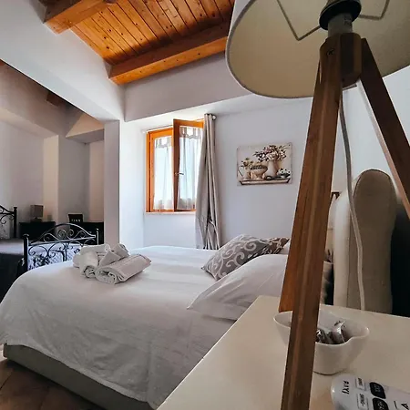 Opera House Nocleg ze śniadaniem 3*