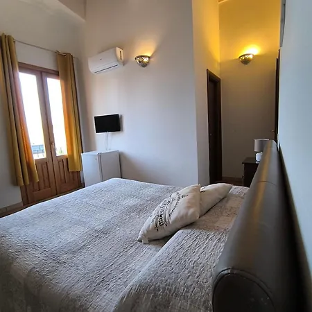 Opera House Nocleg ze śniadaniem 3*