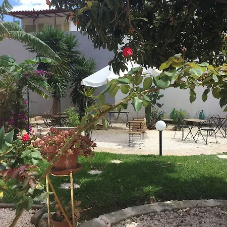 Opera House Nocleg ze śniadaniem 3*